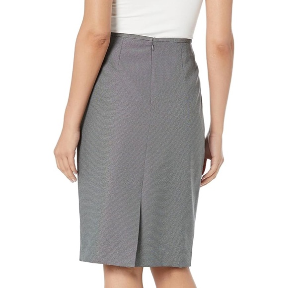 Lesuit 2pc Notch Collar suit - Picture 6 of 7